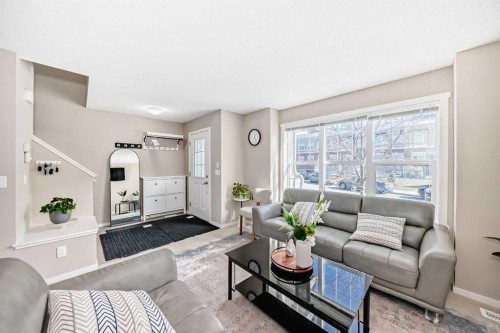 120 Evansridge Court Nw, Calgary, AB - Indoor Photo Showing Living Room