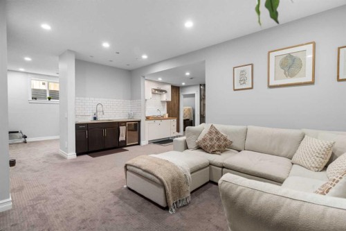 409 Kinniburgh Boulevard, Chestermere, AB - Indoor Photo Showing Living Room