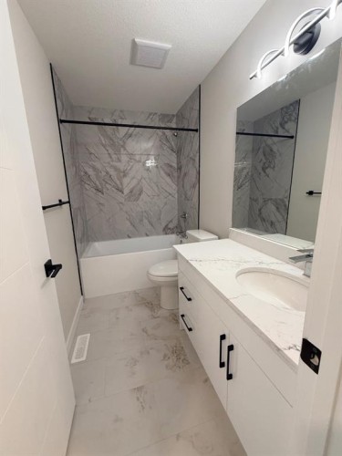 1927 Mccaskill Drive, Crossfield, AB - Indoor Photo Showing Bathroom