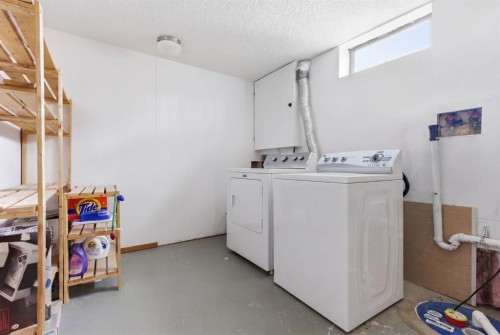 5044 Norris Road Nw, Calgary, AB - Indoor Photo Showing Laundry Room