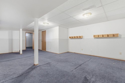 5044 Norris Road Nw, Calgary, AB - Indoor Photo Showing Other Room