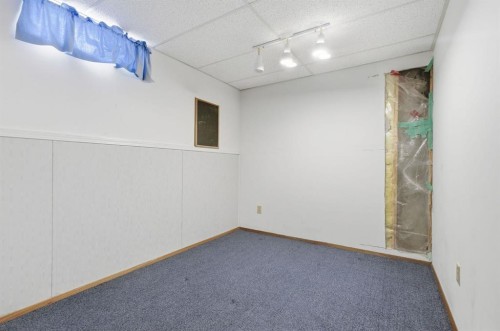 5044 Norris Road Nw, Calgary, AB - Indoor Photo Showing Other Room