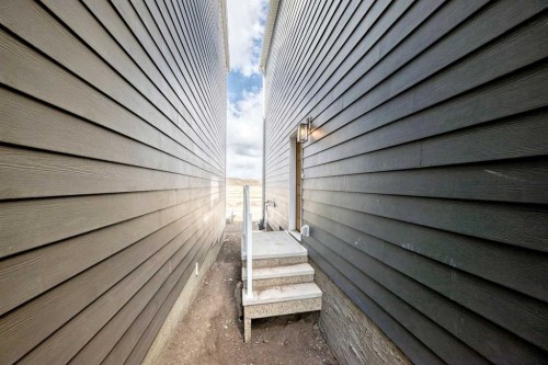 1078 Sawgrass Link Nw, Airdrie, AB - Outdoor
