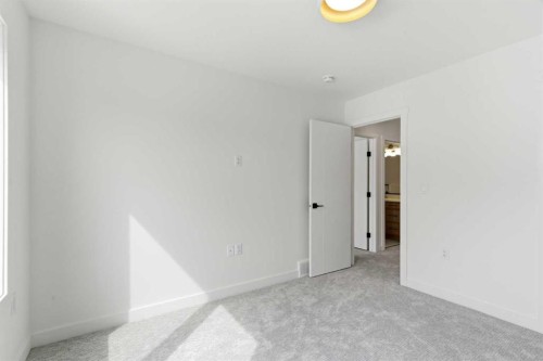 2119 Mackay Road Nw, Calgary, AB - Indoor Photo Showing Other Room