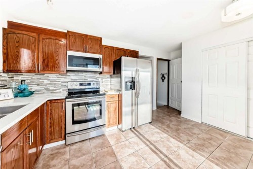 11 Martinridge Place Ne, Calgary, AB - Indoor Photo Showing Kitchen