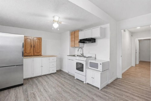 203 Shawglen Road Sw, Calgary, AB - Indoor Photo Showing Kitchen