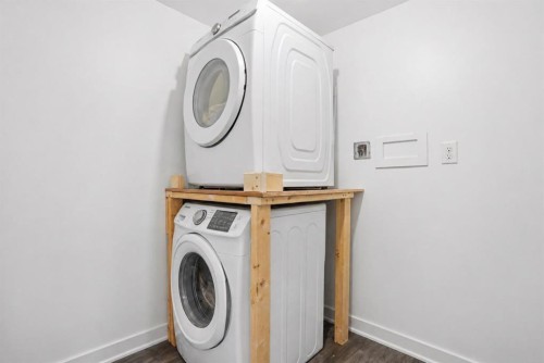 203 Shawglen Road Sw, Calgary, AB - Indoor Photo Showing Laundry Room