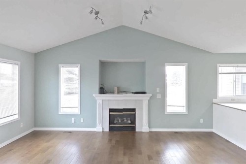 218 Centre Avenue West, Airdrie, AB - Indoor Photo Showing Bathroom