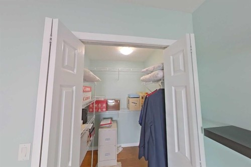 218 Centre Avenue West, Airdrie, AB - Indoor Photo Showing Bedroom