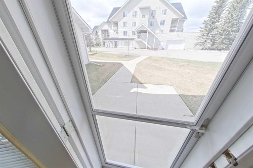 218 Centre Avenue West, Airdrie, AB - Indoor Photo Showing Other Room