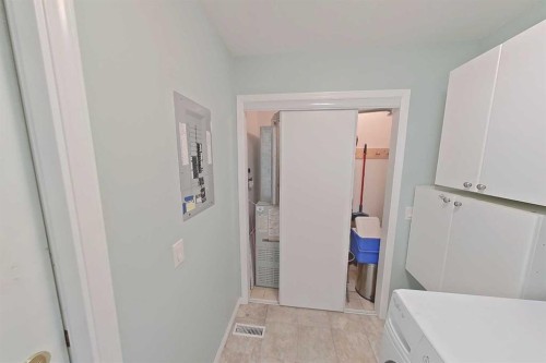 218 Centre Avenue West, Airdrie, AB - Indoor Photo Showing Laundry Room