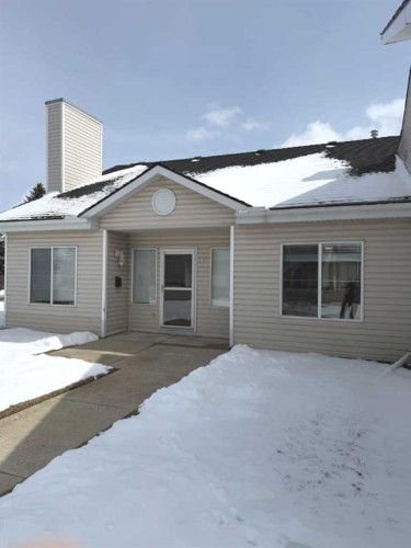 218 Centre Avenue West, Airdrie, AB - Indoor Photo Showing Kitchen