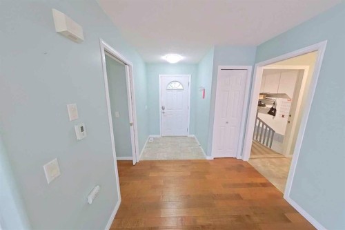 218 Centre Avenue West, Airdrie, AB - Indoor Photo Showing Other Room