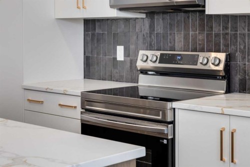 7126 Rangeview Avenue Se, Calgary, AB - Indoor Photo Showing Kitchen