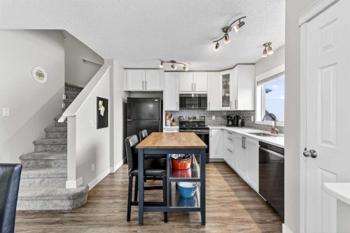 586 Evermeadow Road Sw, Calgary, AB - Indoor Photo Showing Kitchen