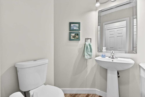 586 Evermeadow Road Sw, Calgary, AB - Indoor Photo Showing Bathroom