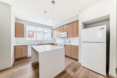 80 Copperstone Cove Se, Calgary, AB - Indoor Photo Showing Kitchen