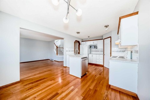 128 Harvest Park Road Ne, Calgary, AB - Indoor Photo Showing Kitchen