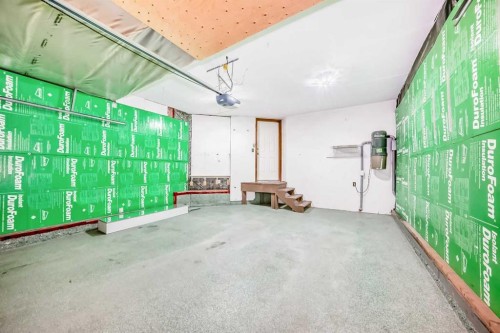 128 Harvest Park Road Ne, Calgary, AB - Indoor Photo Showing Garage