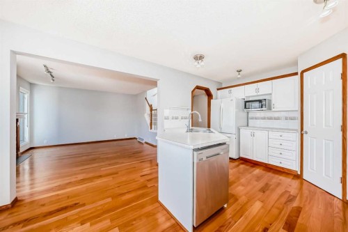 128 Harvest Park Road Ne, Calgary, AB - Indoor Photo Showing Kitchen