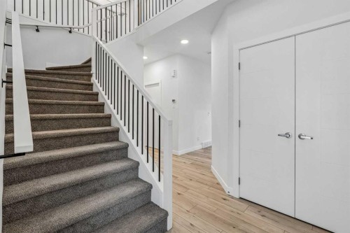 166 Creekstone Way Sw, Calgary, AB 
