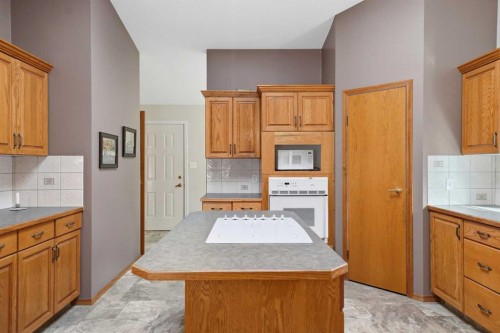 5401 Shannon Drive, Olds, AB - Indoor Photo Showing Kitchen