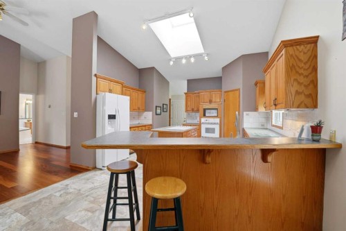 5401 Shannon Drive, Olds, AB - Indoor Photo Showing Kitchen