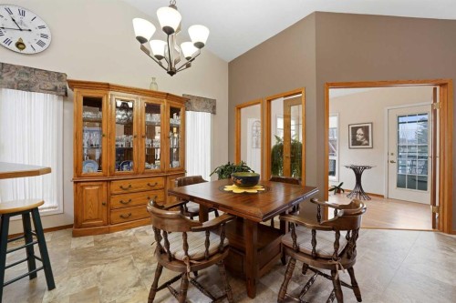 5401 Shannon Drive, Olds, AB - Indoor Photo Showing Dining Room