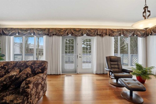 5401 Shannon Drive, Olds, AB - Indoor Photo Showing Living Room