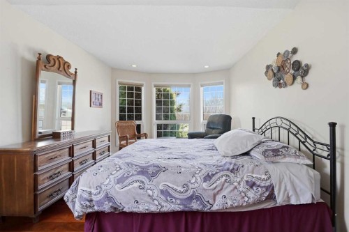 5401 Shannon Drive, Olds, AB - Indoor Photo Showing Bedroom