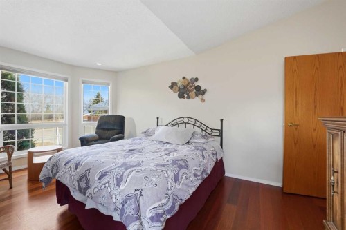 5401 Shannon Drive, Olds, AB - Indoor Photo Showing Bedroom