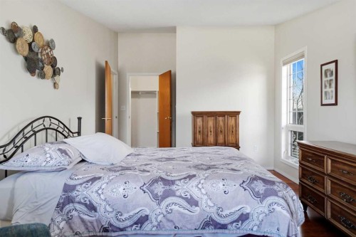 5401 Shannon Drive, Olds, AB - Indoor Photo Showing Bedroom