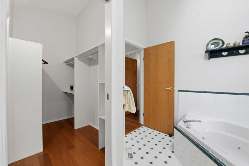 5401 Shannon Drive, Olds, AB - Indoor Photo Showing Other Room
