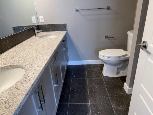 24 Sundown Place, Cochrane, AB - Indoor Photo Showing Bathroom