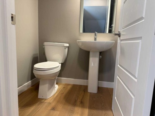 24 Sundown Place, Cochrane, AB - Indoor Photo Showing Bathroom