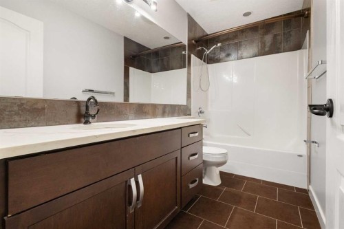 13 Sage Hill Landing Nw, Calgary, AB - Indoor Photo Showing Bathroom