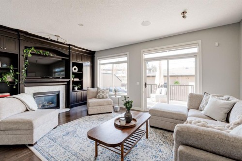 3529 3 Avenue Sw, Calgary, AB - Indoor Photo Showing Living Room With Fireplace