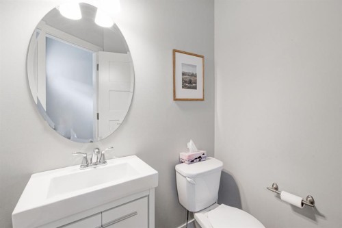 3529 3 Avenue Sw, Calgary, AB - Indoor Photo Showing Bathroom