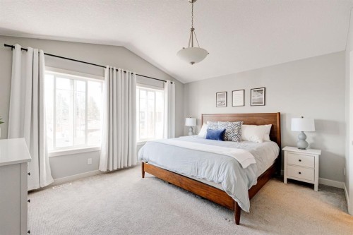 3529 3 Avenue Sw, Calgary, AB - Indoor Photo Showing Bedroom