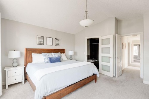 3529 3 Avenue Sw, Calgary, AB - Indoor Photo Showing Bedroom