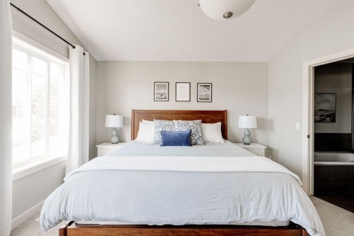 3529 3 Avenue Sw, Calgary, AB - Indoor Photo Showing Bedroom