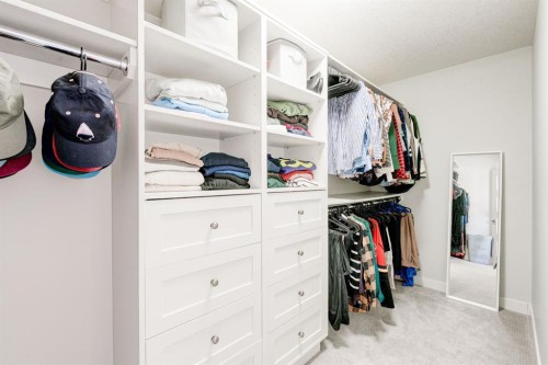 3529 3 Avenue Sw, Calgary, AB - Indoor With Storage