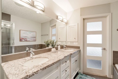 3529 3 Avenue Sw, Calgary, AB - Indoor Photo Showing Bathroom