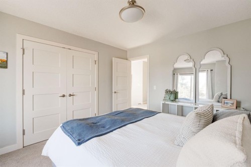 3529 3 Avenue Sw, Calgary, AB - Indoor Photo Showing Bedroom