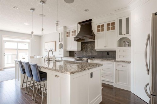 3529 3 Avenue Sw, Calgary, AB - Indoor Photo Showing Kitchen With Upgraded Kitchen
