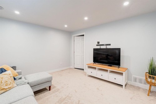 3529 3 Avenue Sw, Calgary, AB - Indoor