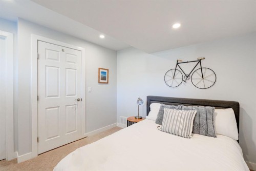 3529 3 Avenue Sw, Calgary, AB - Indoor Photo Showing Bedroom