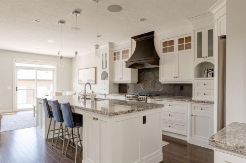 3529 3 Avenue Sw, Calgary, AB - Indoor Photo Showing Kitchen With Upgraded Kitchen