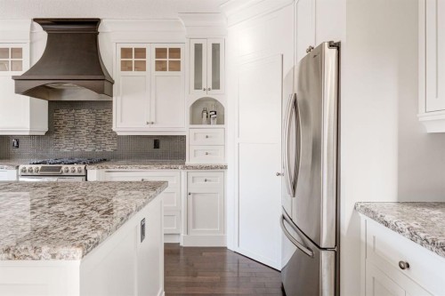 3529 3 Avenue Sw, Calgary, AB - Indoor Photo Showing Kitchen With Upgraded Kitchen