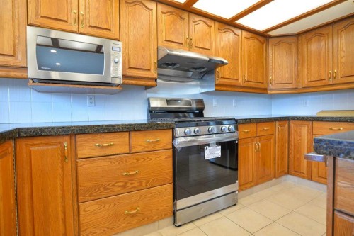 393 Hawktree Circle Nw, Calgary, AB - Indoor Photo Showing Kitchen